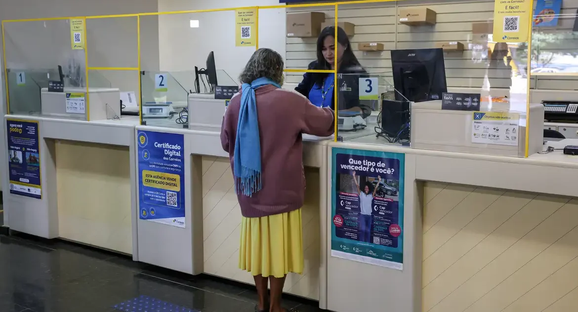 Correios iniciam atendimento presencial para vítimas de descontos indevidos no INSS e registram mais de 60 mil atendimentos no 1º dia