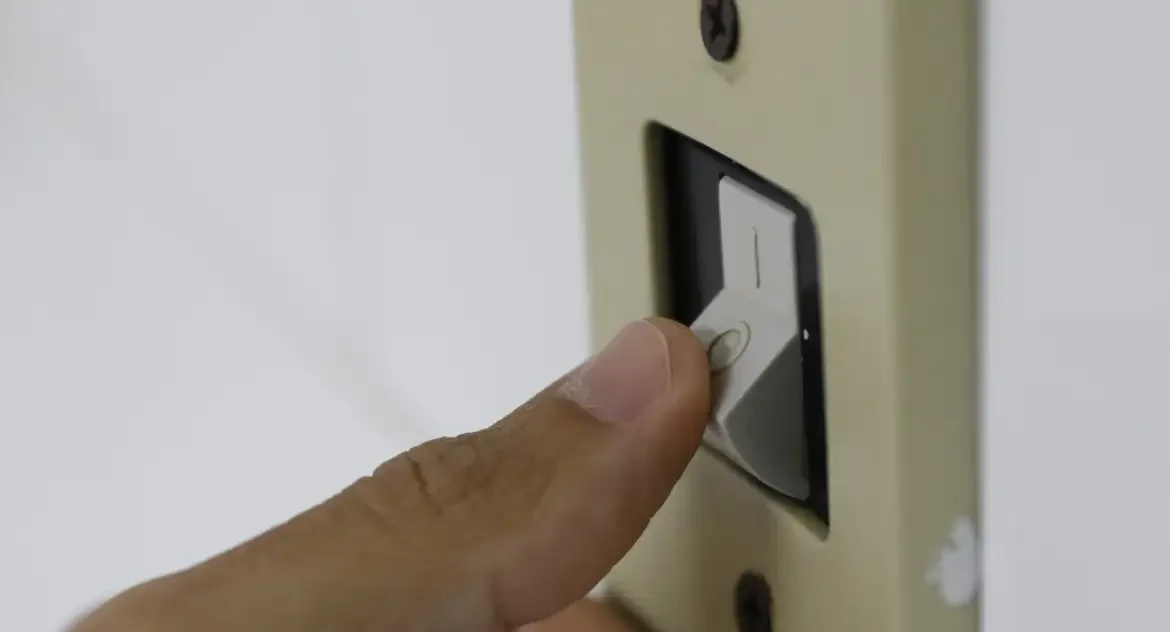 Conta de luz terá bandeira vermelha em junho e cobrança extra de R$ 4,46 a cada 100 kWh, anuncia Aneel