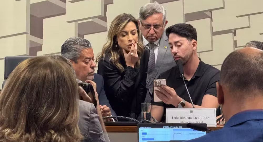 Rico Melquiades demonstra como funciona o 'Jogo do Tigrinho' na CPI das Bets