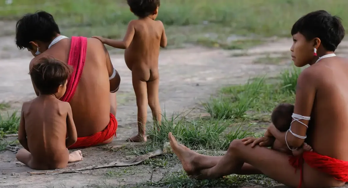 Redução de 21% nos óbitos Yanomami entre 2023 e 2024, com avanços na saúde e nutrição infantil