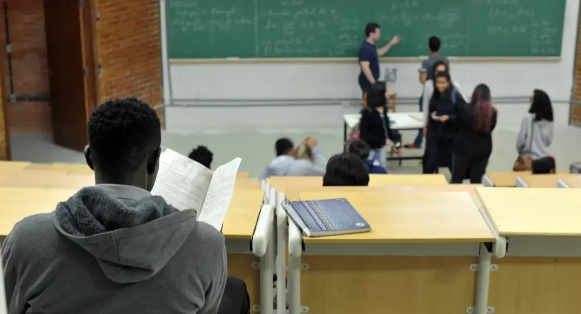 Campanha arrecada doações para garantir bolsas de estudo a estudantes negros com sistema de matchfunding