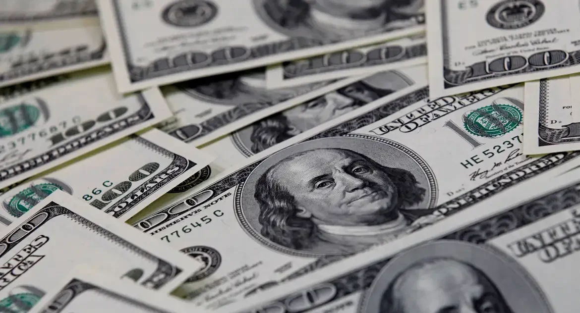 Mercado financeiro oscila após anúncio de medidas econômicas e mudanças no IOF; dólar fecha em alta e bolsa em baixa
