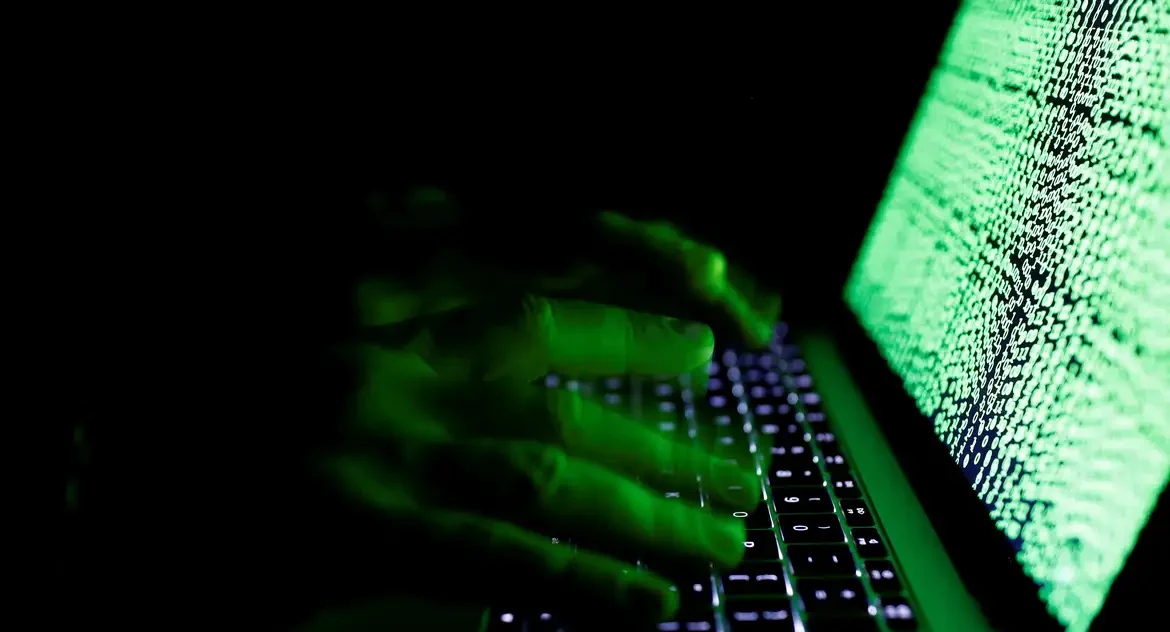 Governo lança programa gratuito para formar 10 mil programadores com bolsa mensal