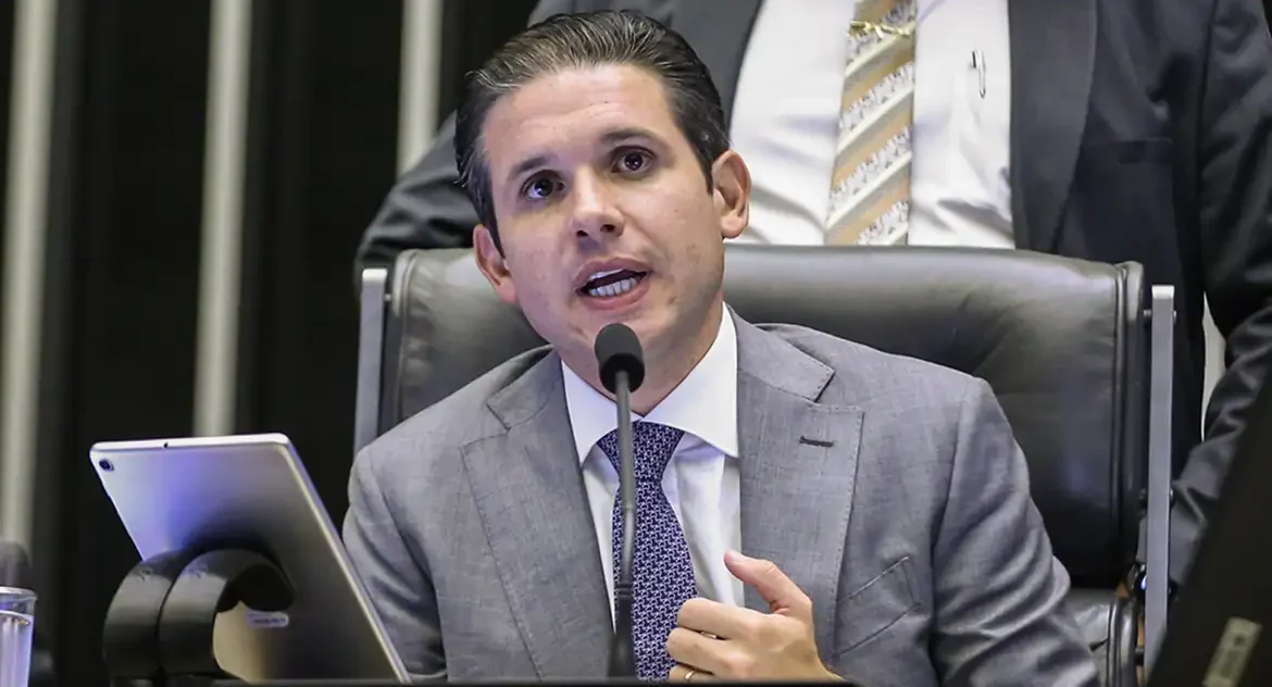 Motta defende participação de bancos no debate da isenção do IR