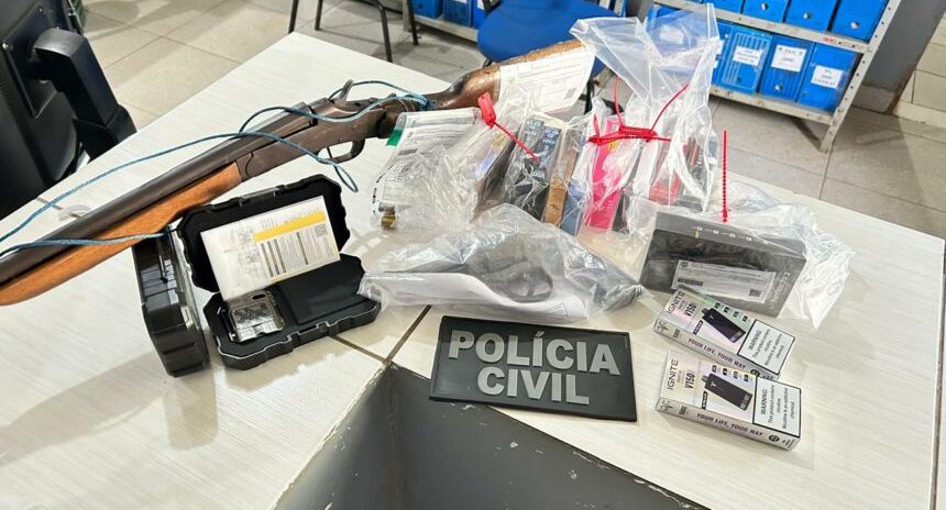Polícia Civil apreende cigarros eletrônicos e armas em operação contra venda a menores