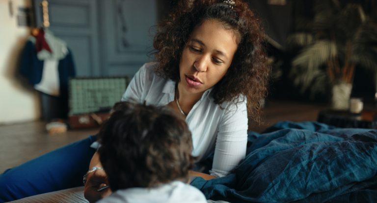 Maternidade e autismo: estudo mostra que quase 90% das pessoas cuidadoras de crianças com TEA são as próprias mães