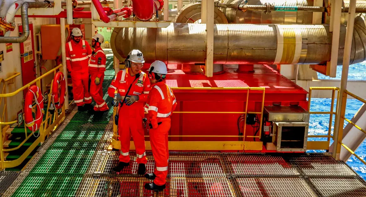 Produção nacional de petróleo e gás natural atinge recorde de 3,734 milhões de barris de óleo equivalente por dia em abril de 2025