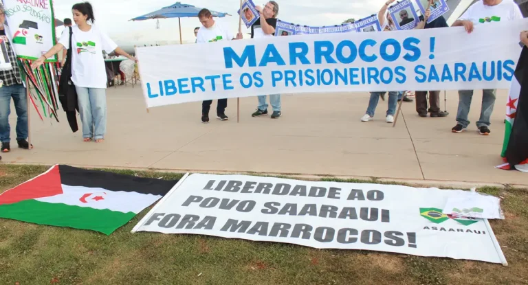 Reino Unido passa a apoiar plano de autonomia limitada do Marrocos para o Saara Ocidental, alterando postura histórica sobre o conflito