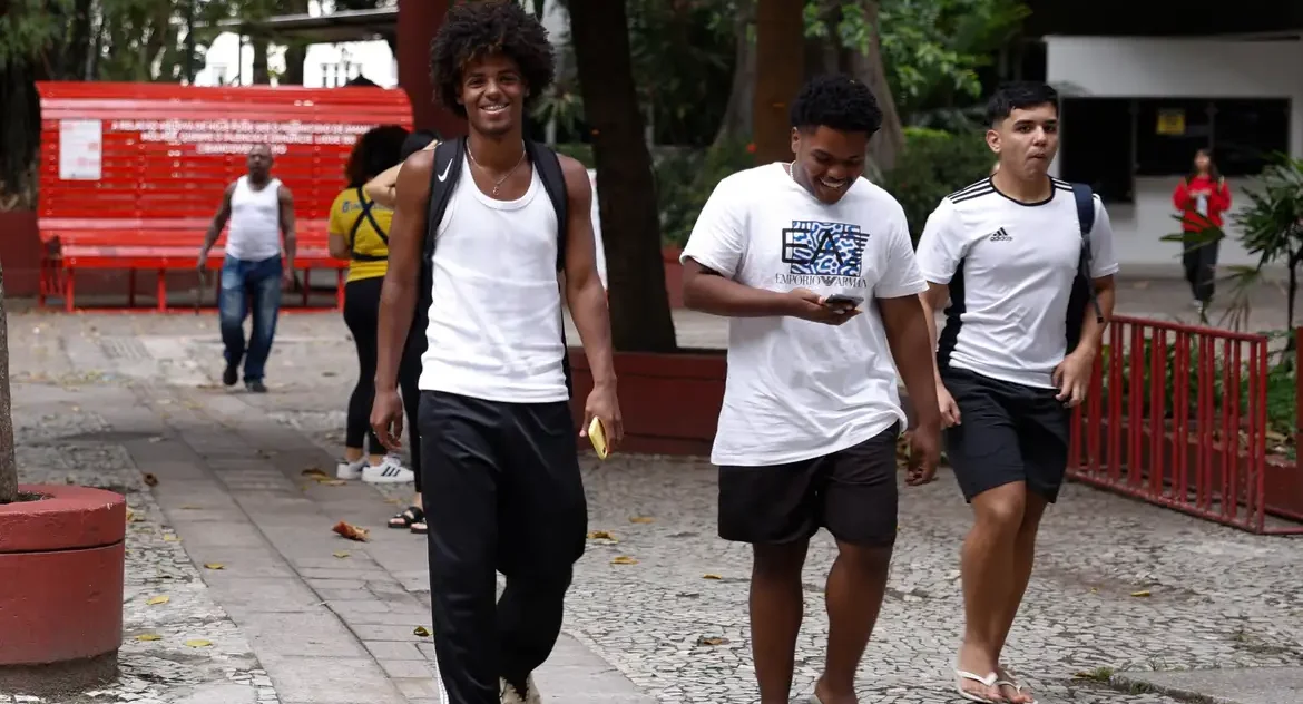 Prazo de inscrição no Enem 2025 termina nesta sexta (6); ONG amplia promove ação para ajudar estudantes de baixa renda a pagar taxa
