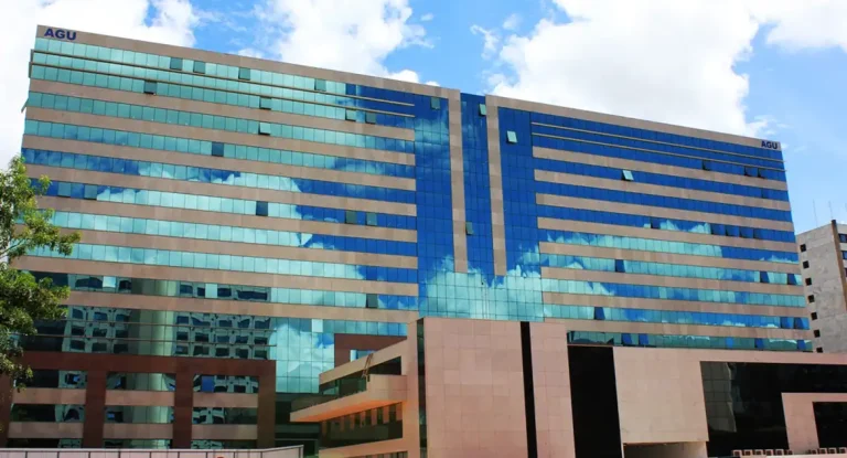 Justiça bloqueia R$ 119 milhões de investigados por fraude contra INSS