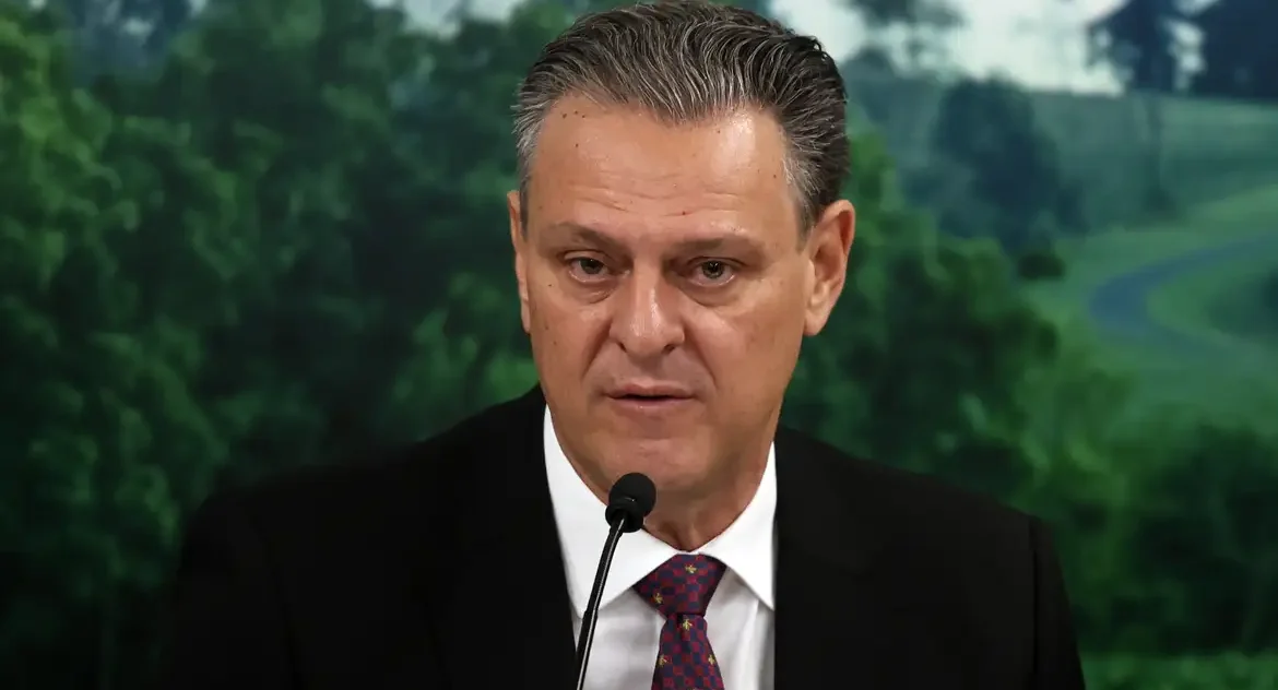 Ministro destaca robustez do sistema sanitário brasileiro após controle de caso isolado de gripe aviária em granja do RS