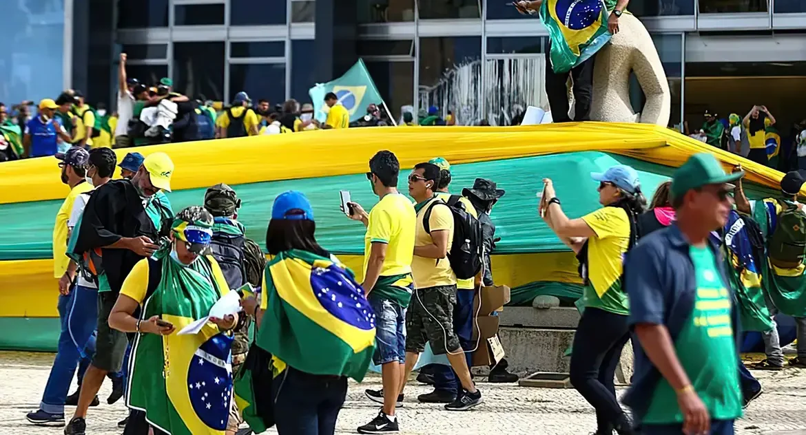 Marinha expulsa suboficial condenado pelo STF por participação nos atos golpistas de 8 de janeiro