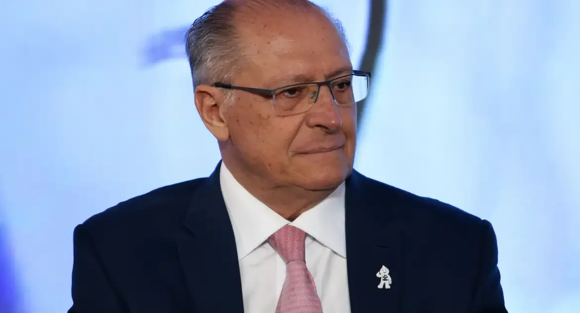 Alckmin critica aumento da sobretaxa dos EUA sobre aço e alumínio, que passa de 25% para 50% e impacta mercado global