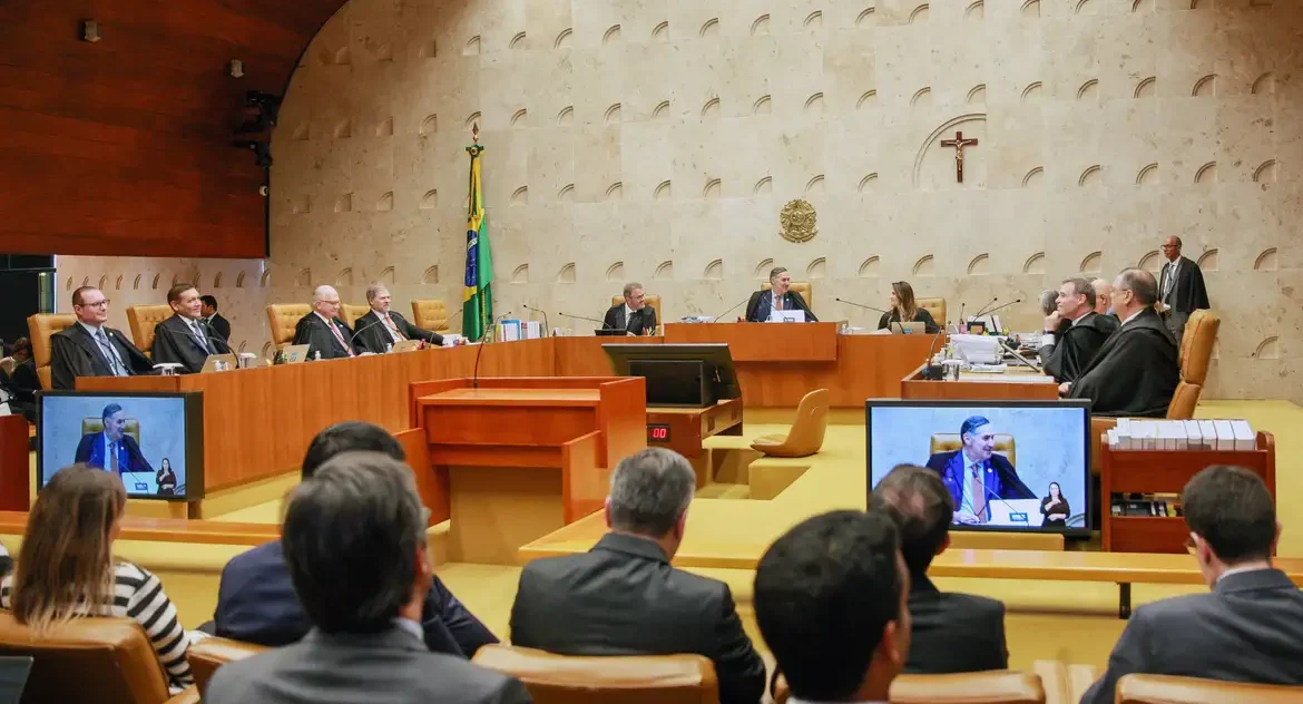 STF adia julgamento sobre responsabilidade das redes sociais por conteúdo ilegal e mantém debate sobre Marco Civil da Internet