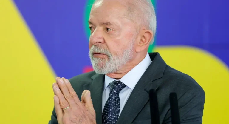 Lula defende suspensão de descontos de entidades no INSS sem comprovação legal e promete ressarcimento a aposentados lesados