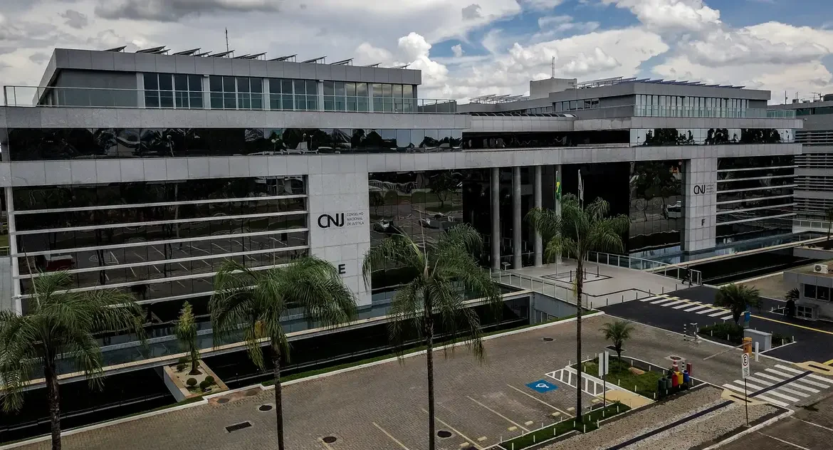 CNJ suspende promoção de Juiz no TJDFT e exige vaga de Desembargadora para mulher