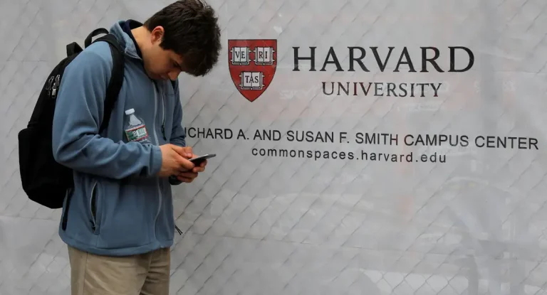 Embaixada dos EUA no Brasil exigirá perfis públicos em redes sociais para vistos de estudante e intercâmbio