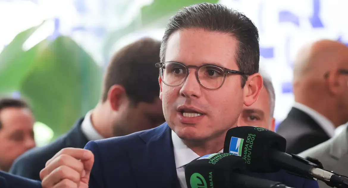 Câmara cumprirá decisão do STF e cassará mandato de Carla Zambelli sem votação em plenário, diz presidente Hugo Motta
