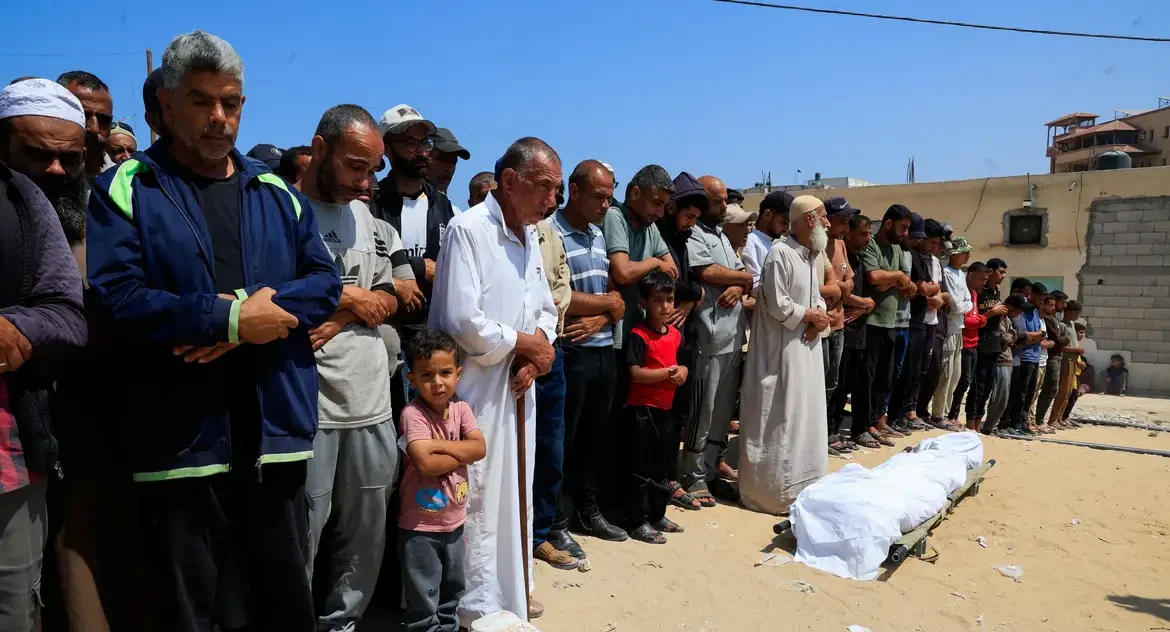 Ataques israelenses deixam 140 mortos em Gaza em 24 horas; Moradores temem esquecimento em meio a conflito Irã-Israel