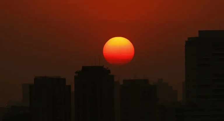 Pesquisa em 10 capitais revela que calor excessivo e poluição do ar são os principais impactos das mudanças climáticas para internautas brasileiros