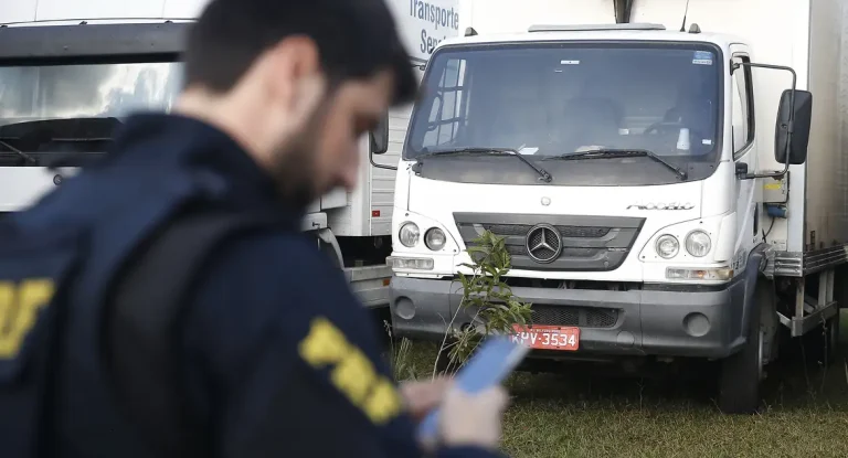 Projeto de Lei destina multas de trânsito à CNH gratuita para baixa renda e exige exame toxicológico para categorias A e B