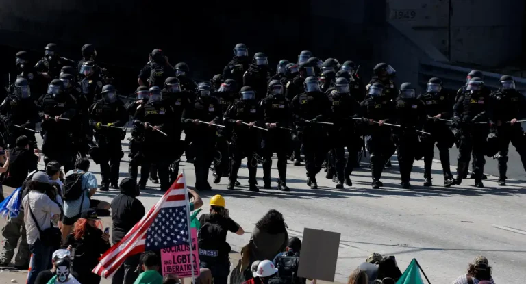 Protestos contra política migratória de Trump geram prisões e intervenção da Guarda Nacional em Los Angeles