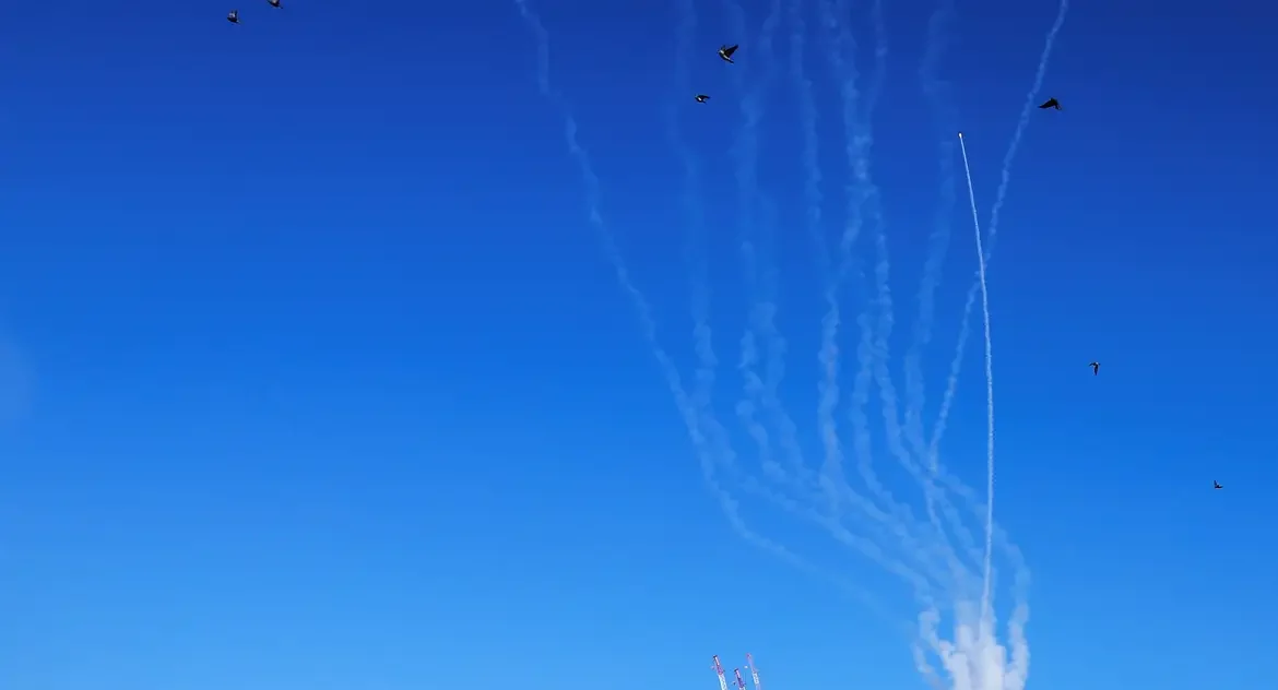 As Forças Armadas do Irã atacam base militar dos EUA no Catar em retaliação a bombardeios nucleares