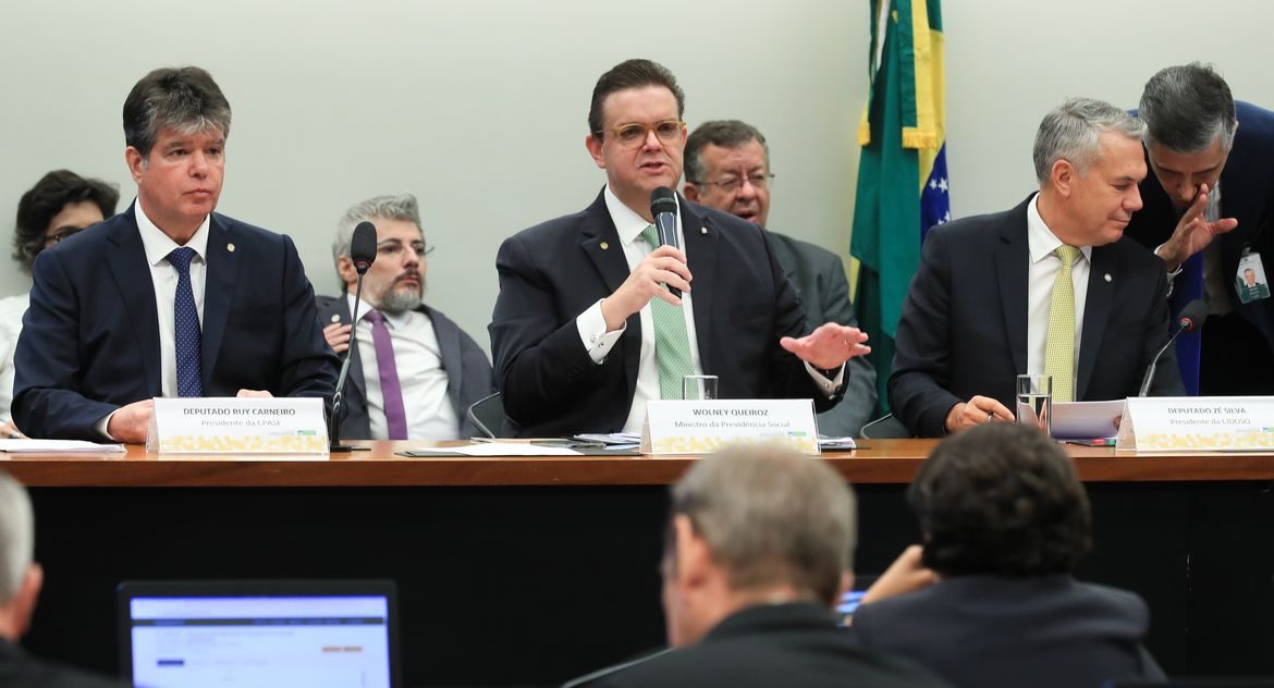 Ministro da Previdência estima descontos indevidos em aposentadorias entre R$ 2 bilhões e R$ 3 bilhões