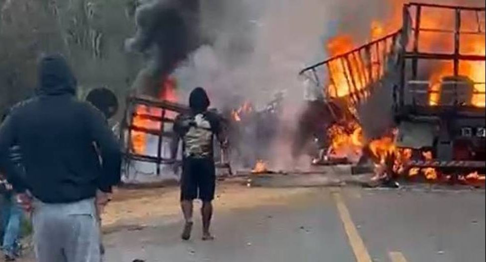 Motorista morto carbonizado em acidente de carretas na BR-174 é identificado