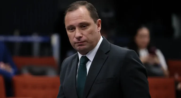 Cid afirma que Bolsonaro buscava fraude nas urnas para justificar golpe com apoio das Forças Armadas