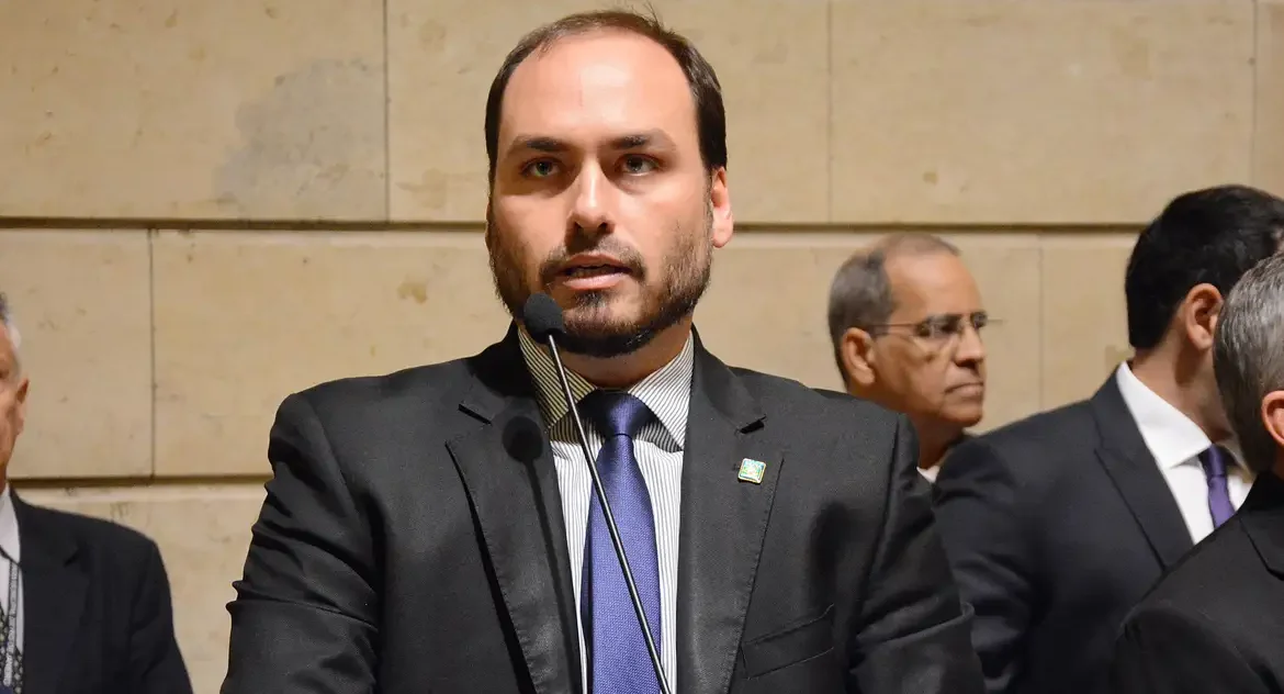 PF conclui que Bolsonaro e filho lideraram espionagem clandestina na Abin