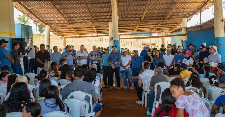 Prefeitura de Jaru realiza o lançamento dos serviços de patrolamento de estradas e do Programa Caminho Rural - News Rondônia