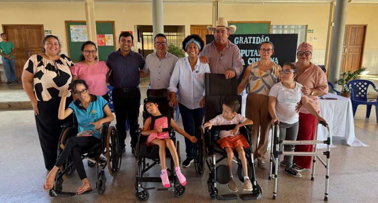 Sílvia Cristina faz a entrega de R$ 100 mil para a Apae de Alta Floresta do Oeste - News Rondônia