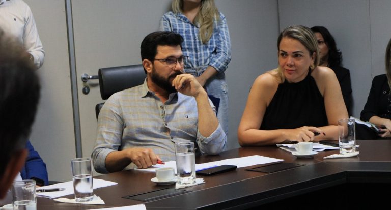 Deputada Cláudia de Jesus reforça urgência na valorização dos servidores da saúde em Rondônia - News Rondônia