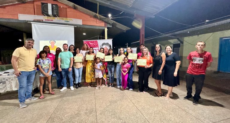 Casa da Comunidade entrega certificados da oficina de técnica de maquiagem em Ji-Paraná - News Rondônia