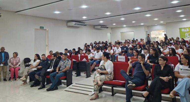 Estudantes de Ariquemes assumem papel de embaixadores contra as drogas em ação promovida pelo governo de RO - News Rondônia