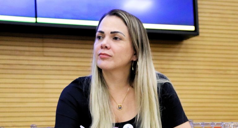 Deputada Cláudia de Jesus propõe sessão solene em reconhecimento ao trabalho dos assistentes sociais - News Rondônia