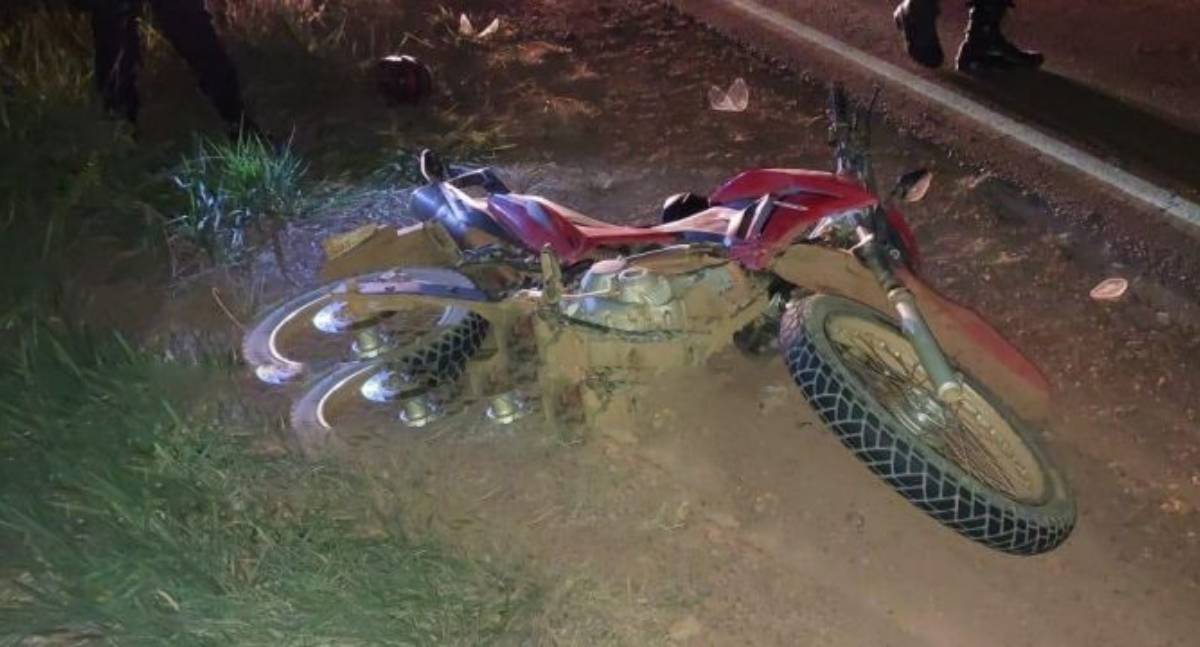 Colisão entre carro e moto deixa dois feridos na RO-010