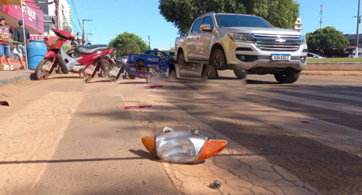 Colisão traseira no centro deixa duas mulheres feridas