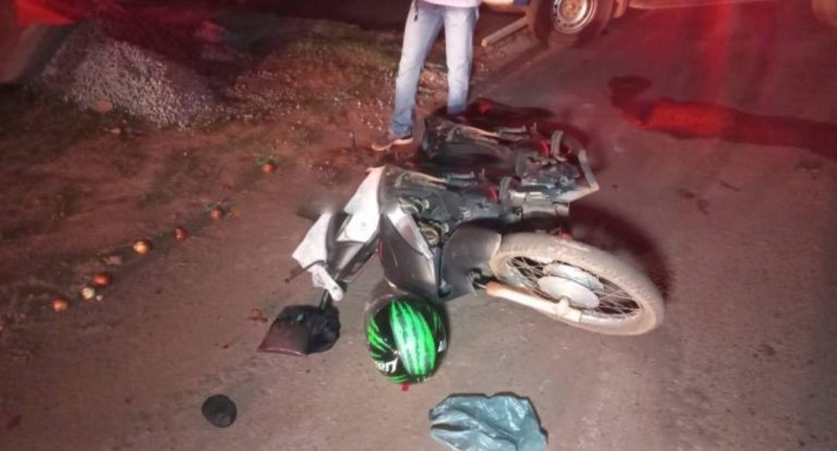 Casal sofre fraturas em acidente com carro e motorista foge