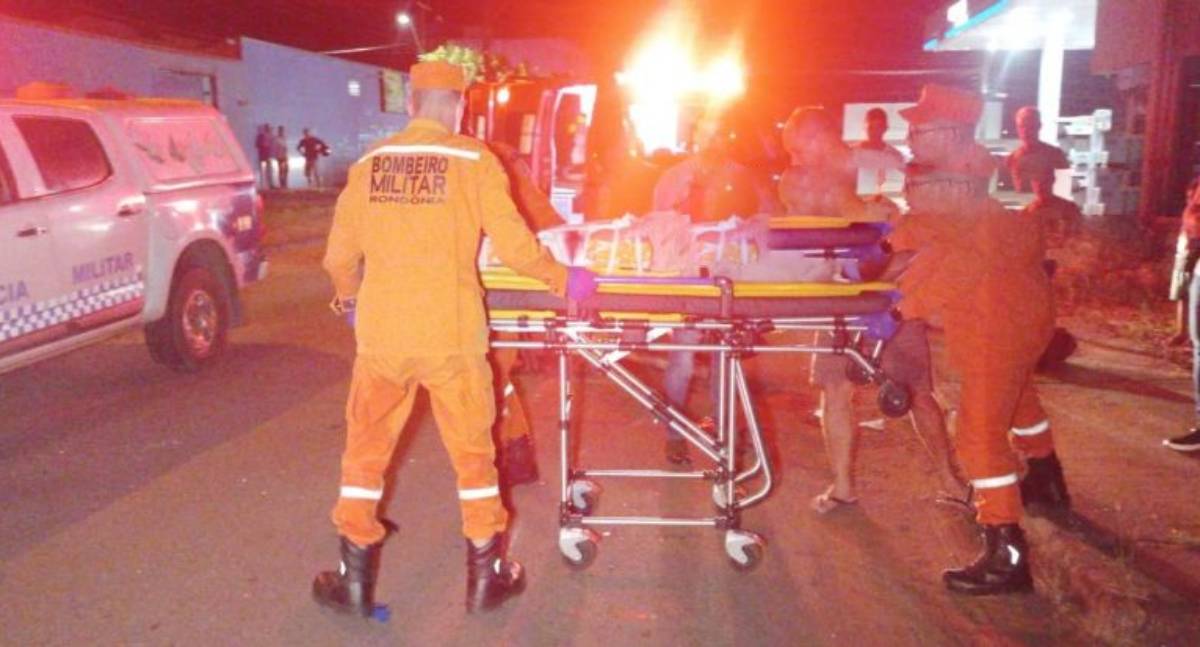 Colisão entre motocicletas deixa condutores feridos gravemente