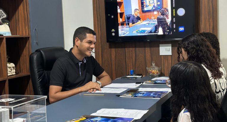Deputado Cássio Gois recebe estudantes da Escola Honorina Lucas de Brito em iniciativa educacional inovadora - News Rondônia