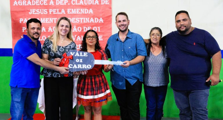 Cláudia de Jesus beneficia escola de Chupinguaia com veículo para atividades pedagógicas - News Rondônia