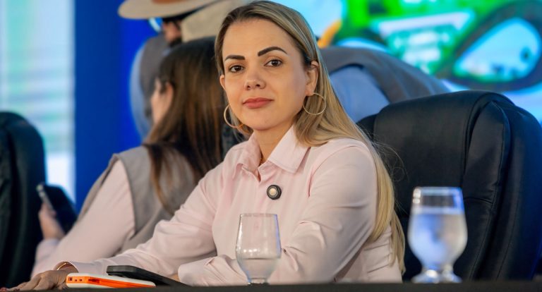 Deputada Cláudia de Jesus solicita professor para escola estadual de Ji-Paraná - News Rondônia
