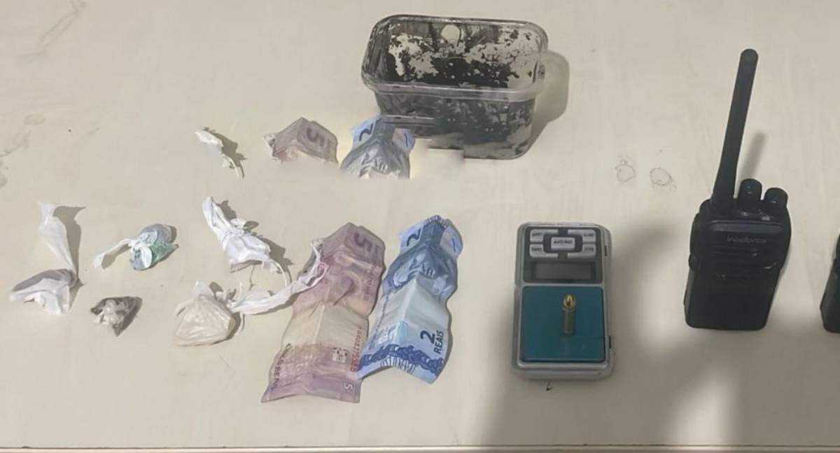 PM apreende drogas e conduz quatro pessoas em operação contra o tráfico no Bairro Jorge Teixeira