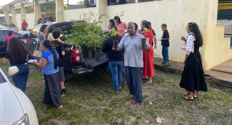 Sema distribui mudas durante o 1º Encontro da Orquestra das Assembleias de Rondônia - News Rondônia