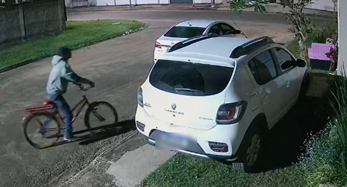 Homem é flagrado furtando carro destravado recém-adquirido por PM