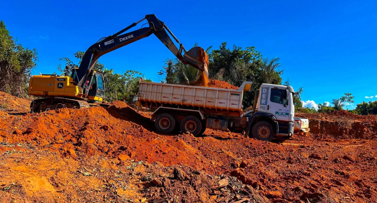 Trecho de 82 km da RO-133 entre Machadinho d’Oeste e Porto 2 de Novembro recebe obras de recuperação