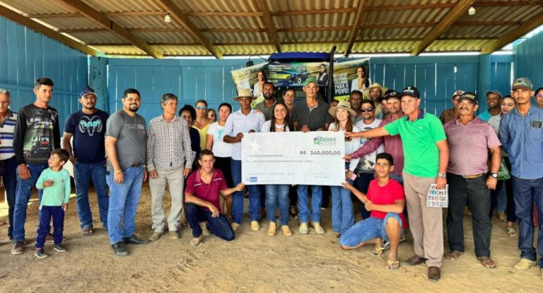Dra. Taíssa fortalece agricultura familiar com entrega de trator à Associação Águas Claras - News Rondônia