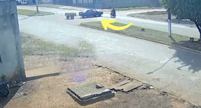 Motorista avança preferencial, causa acidente com mãe e filha feridas e foge